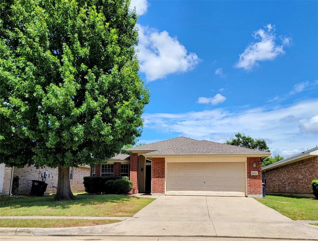 8033 Summer Stream Drive, Fort Worth