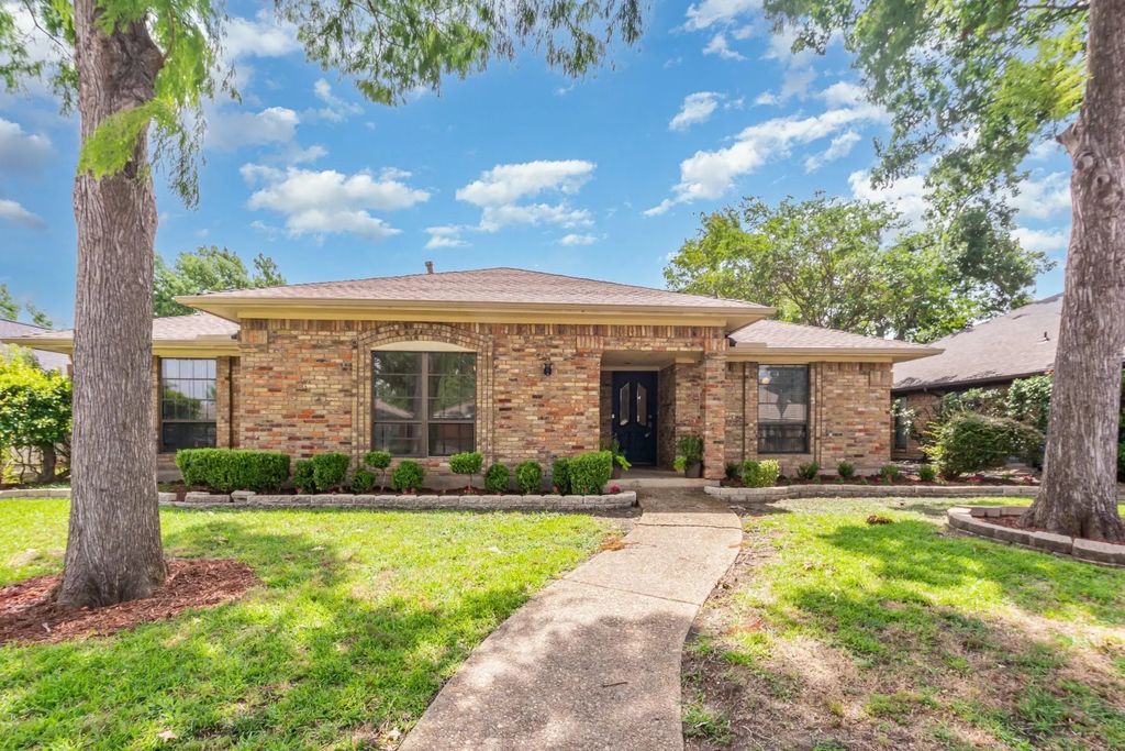 13426 Whispering Hills Drive, Dallas