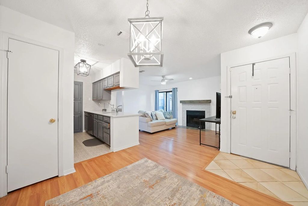 1307 Willoughby Lane 5412, Arlington