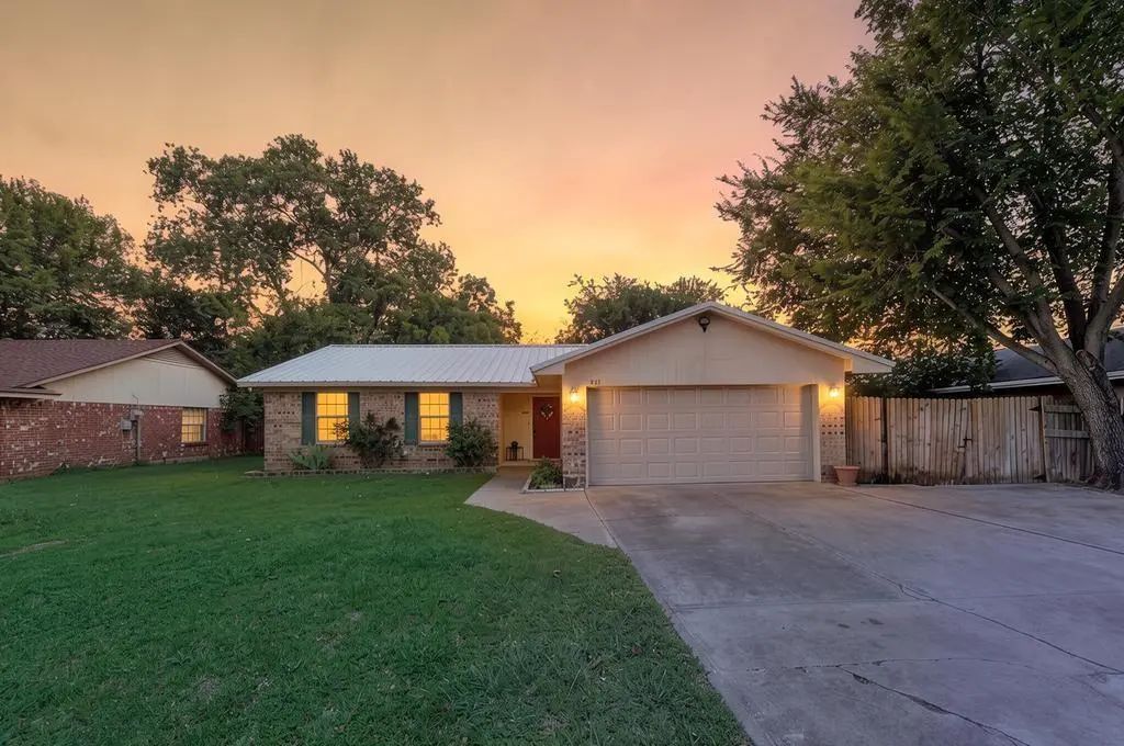 802 N Spears Street, Alvarado