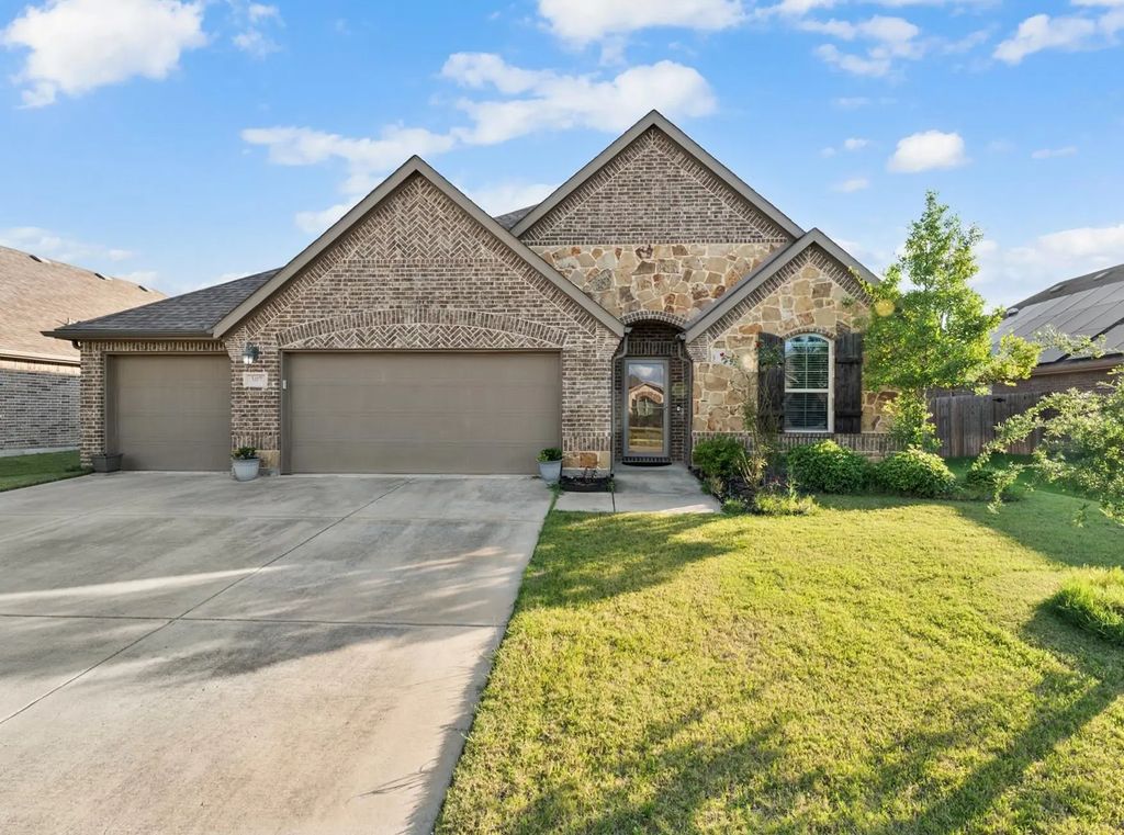 307 Acadia Lane, Forney