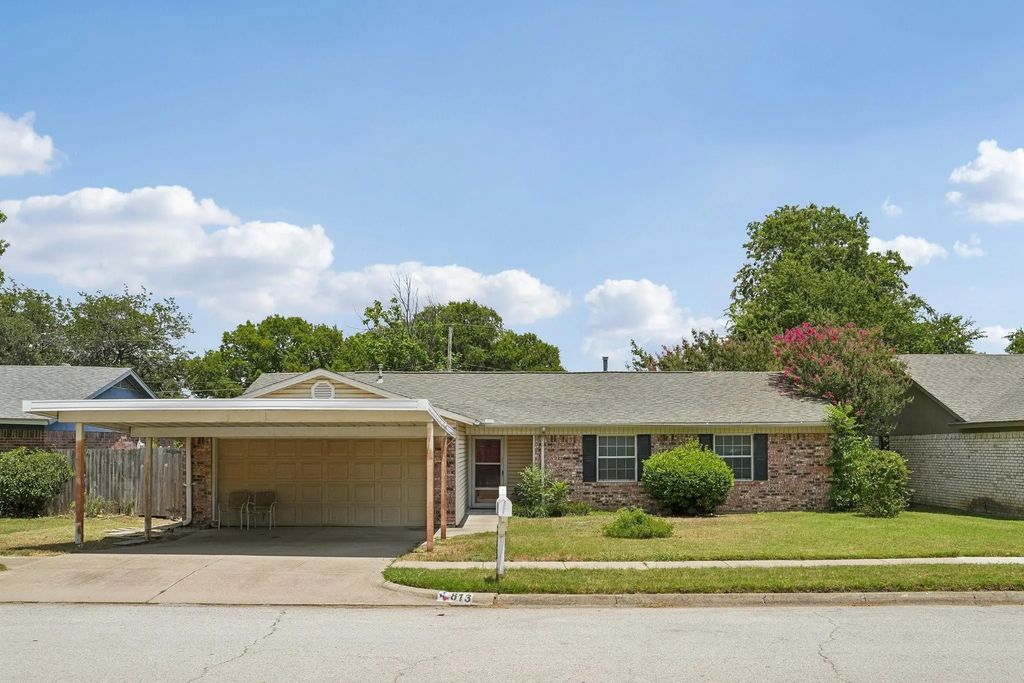 813 Blue Ridge Trail, Saginaw