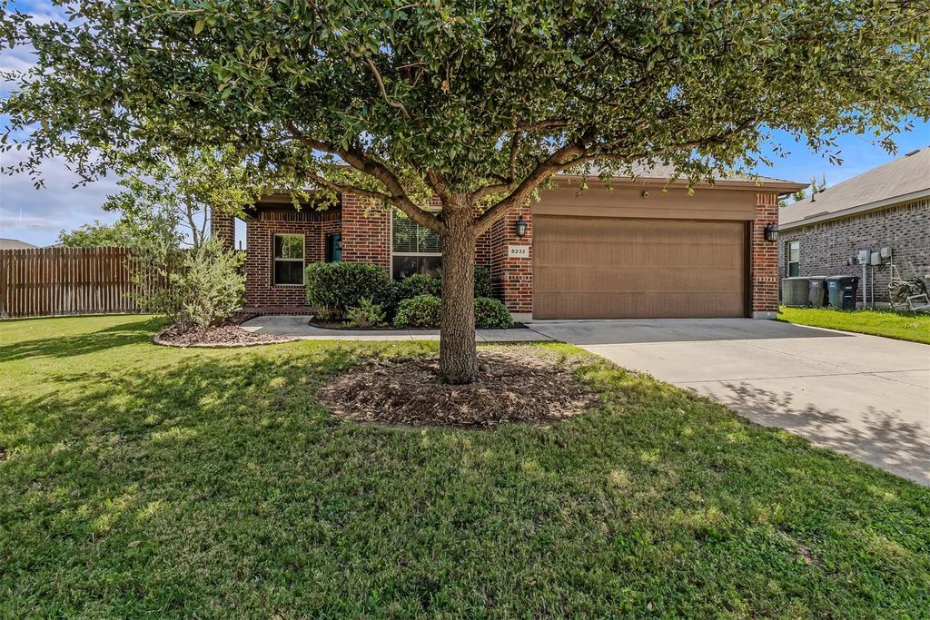 8232 Sleeping Doe Drive, Fort Worth