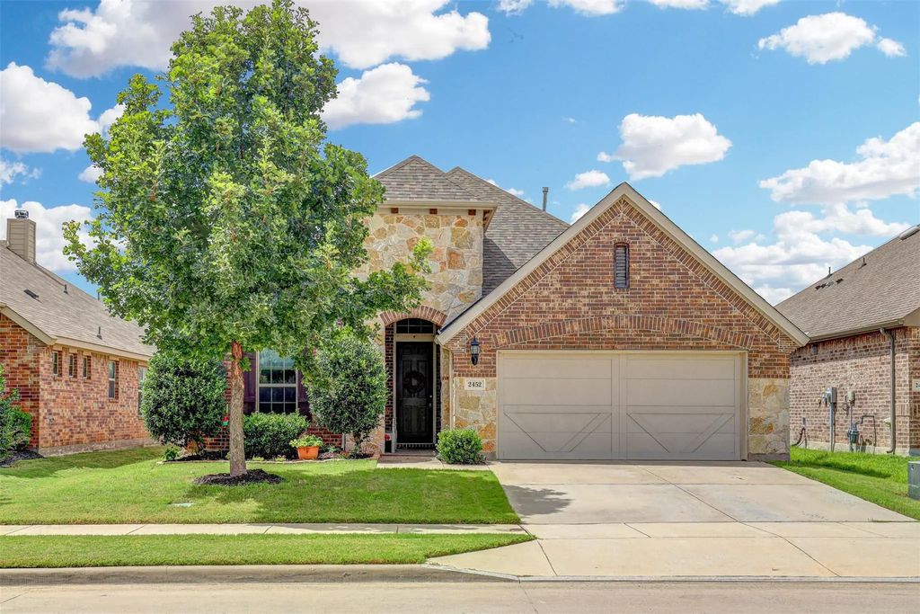 2452 Open Range Drive, Fort Worth