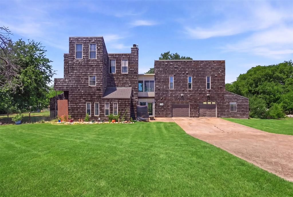 6039 Bear Creek Drive E, Fort Worth