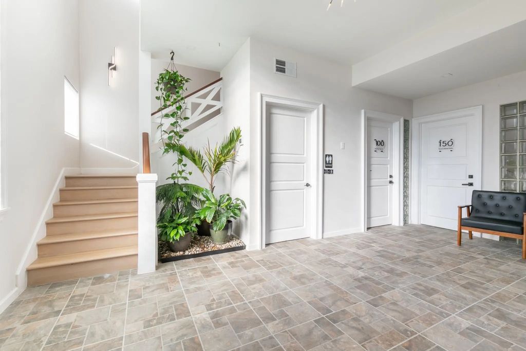1307 W Abram Street 201, Arlington