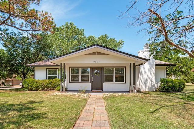 2201 Lake Coves Drive, Flower Mound