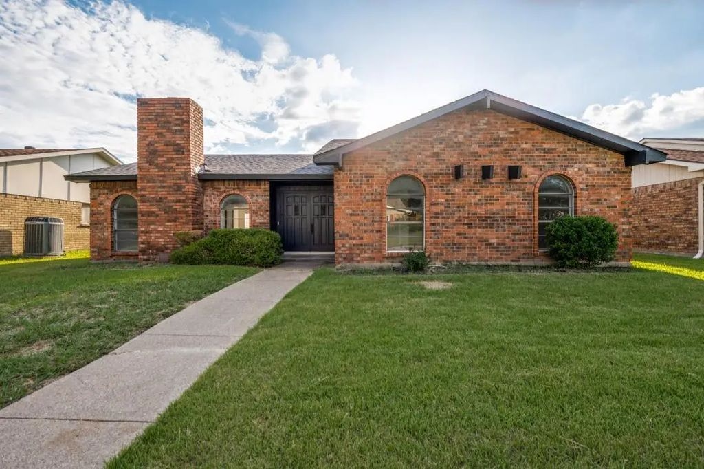 1910 Rambling Ridge Lane, Carrollton