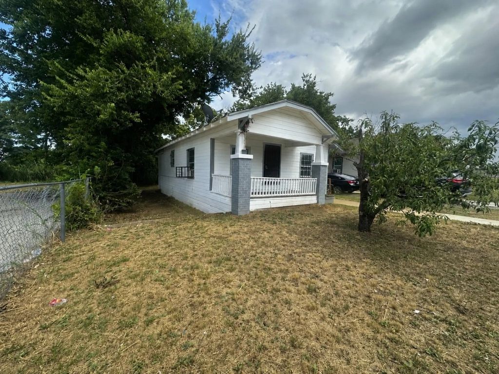 1309 S Riverside Drive, Fort Worth