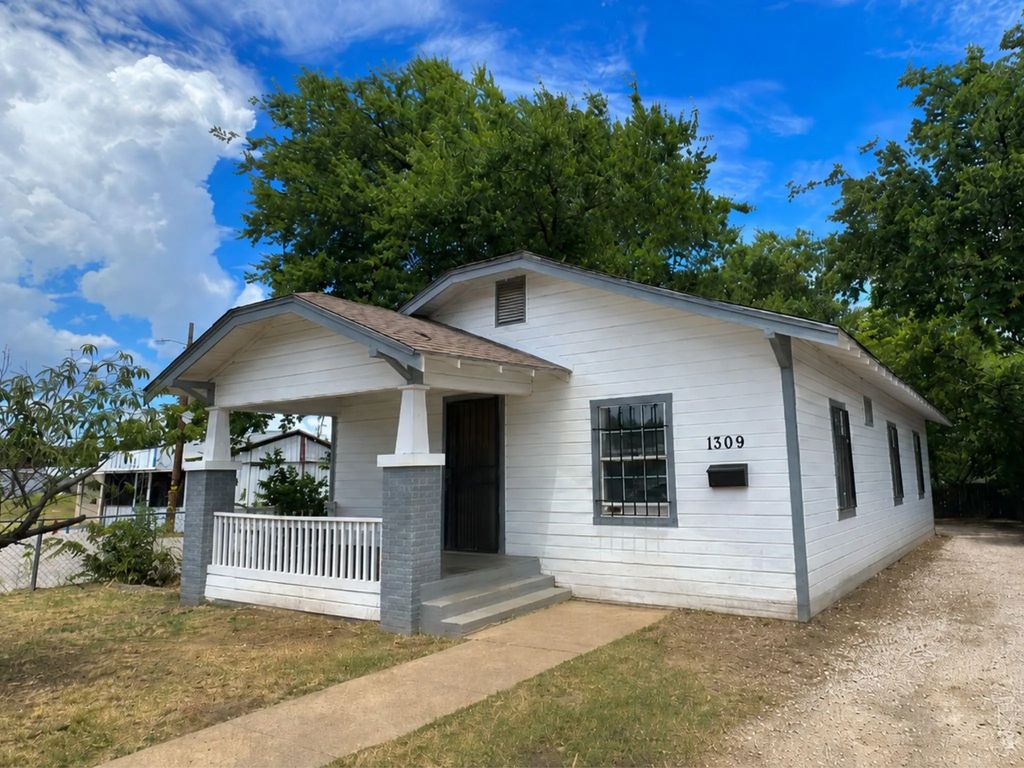 1309 S Riverside Drive, Fort Worth