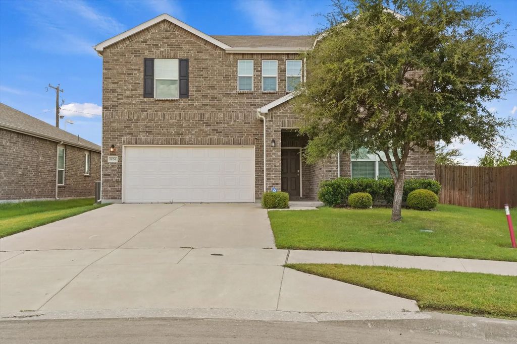 824 Lemongrass Court, Fort Worth