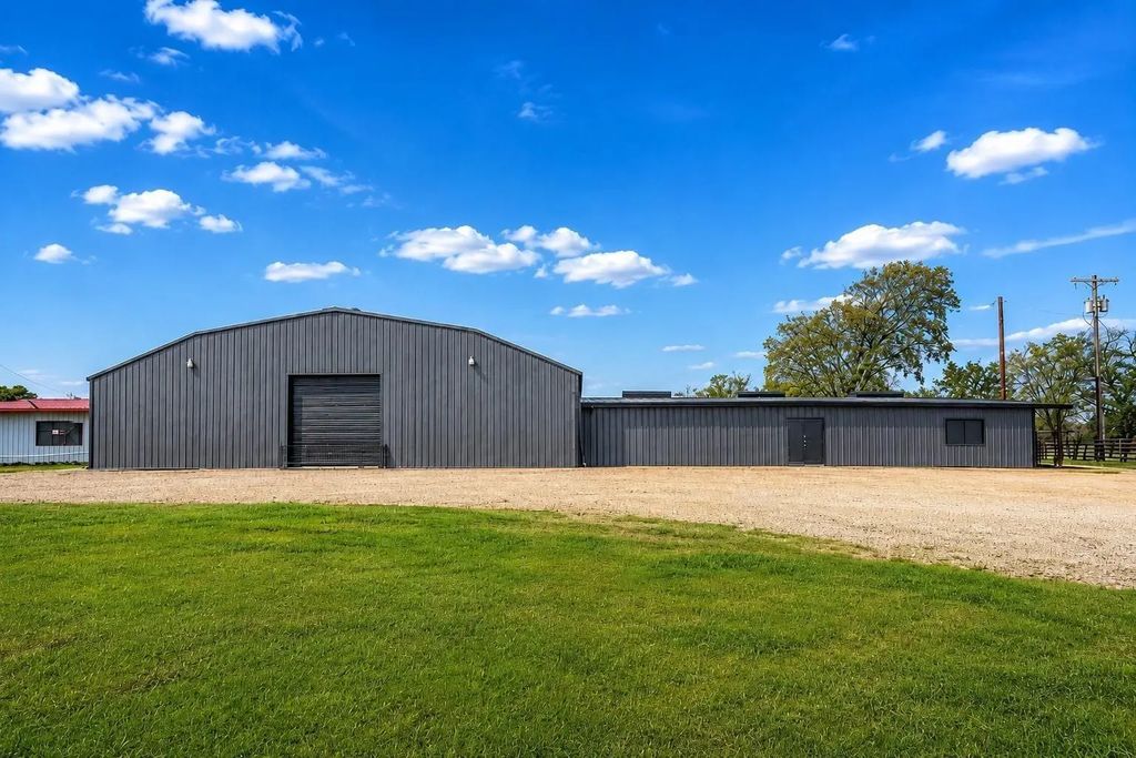 111 Frontier Drive, Quinlan
