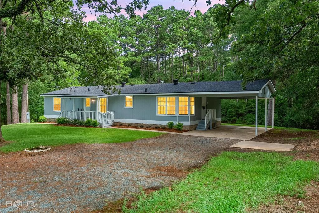 1558 Stanley Road, Stonewall