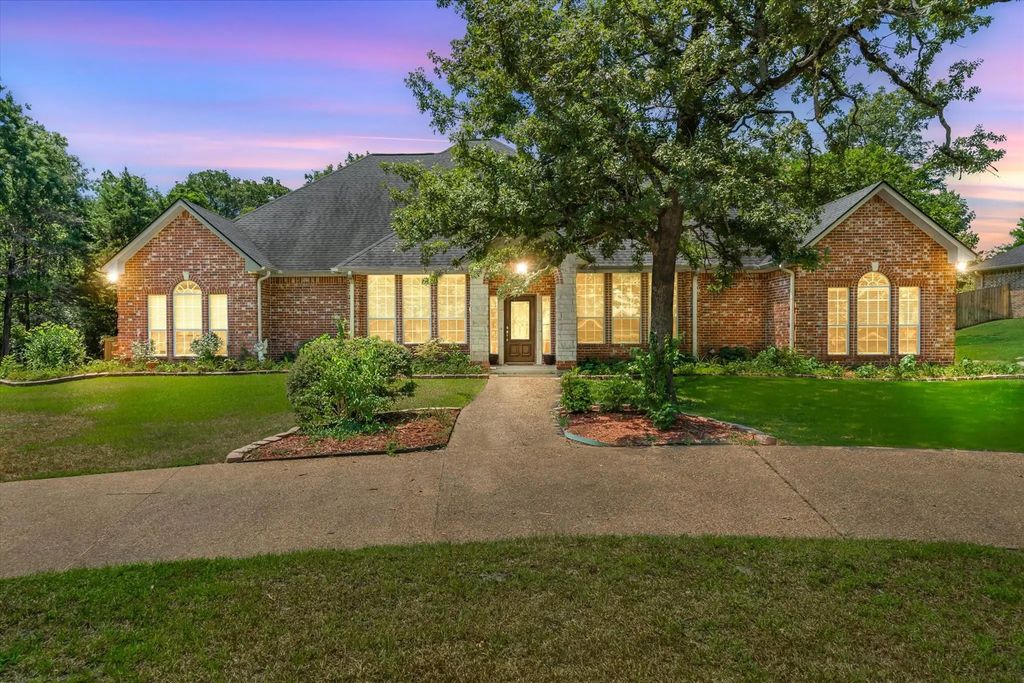 690 County Road 2310, Mineola