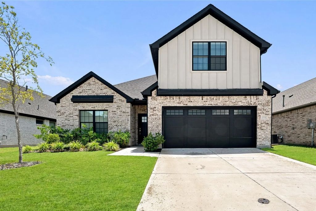 498 Oak Creek Drive, Lavon