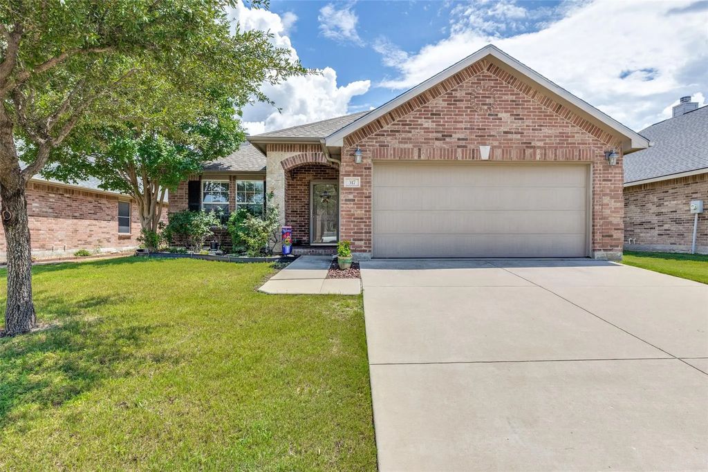 317 Amethyst Drive, Fort Worth