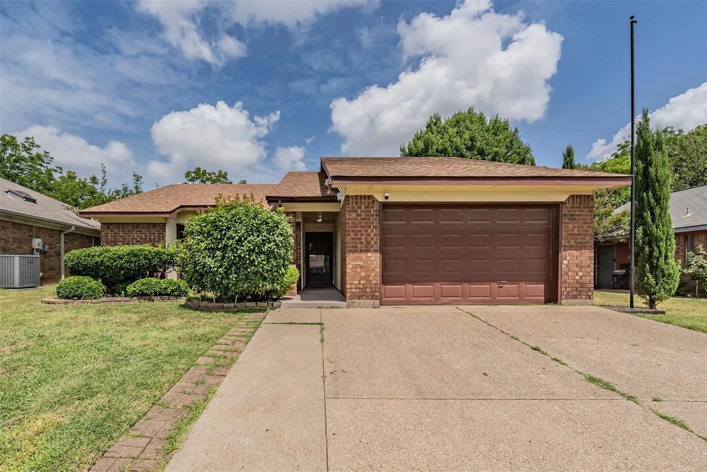 1524 Lincolnshire Way, Fort Worth
