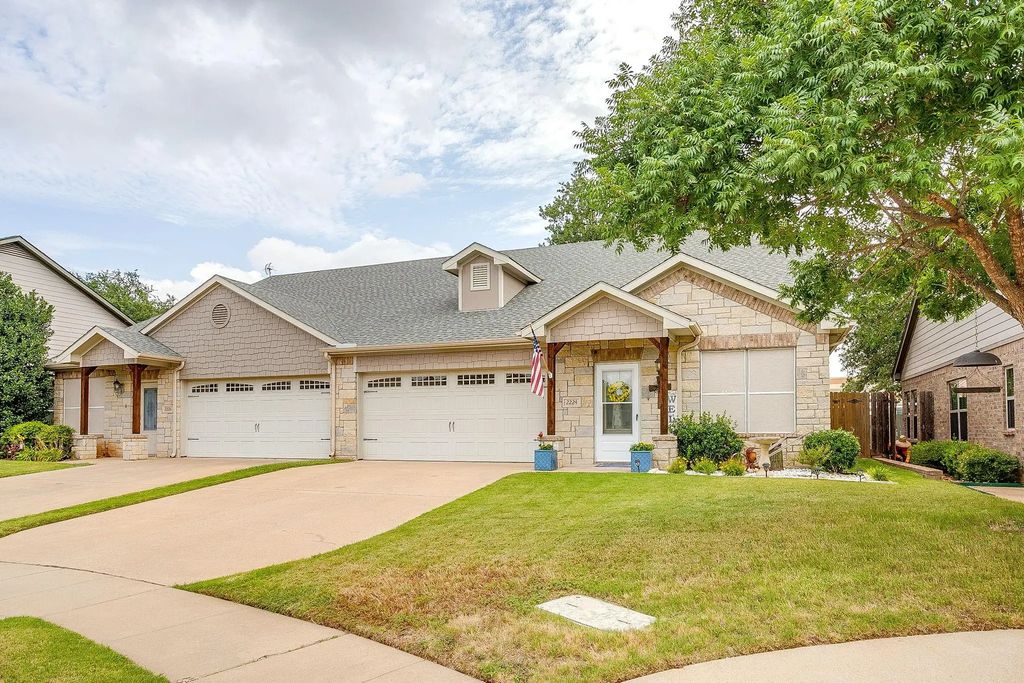 2224 Cobblestone Court, Granbury