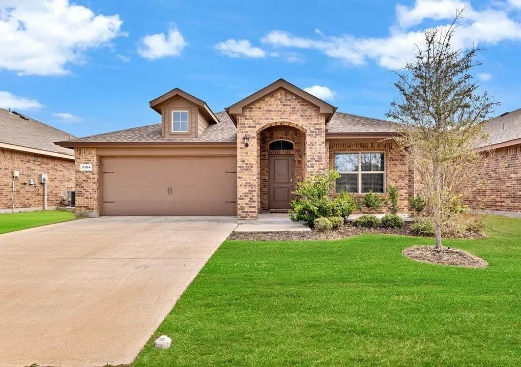 9104 Herringbone Drive, Fort Worth