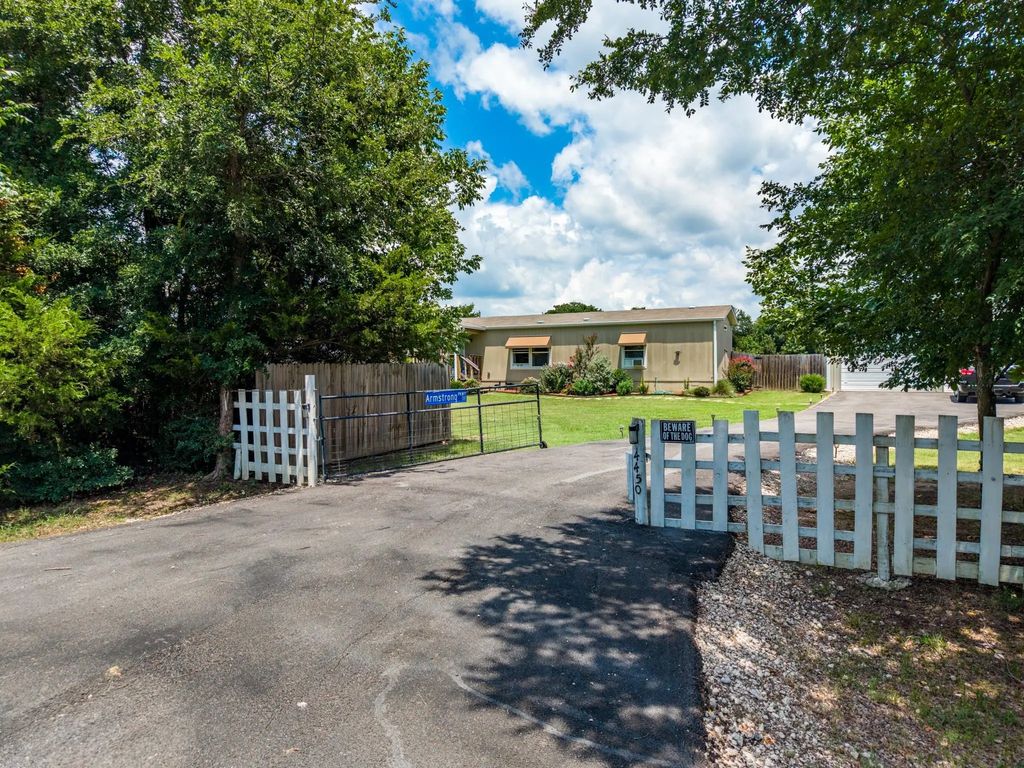 4450 County Road 3110, Campbell
