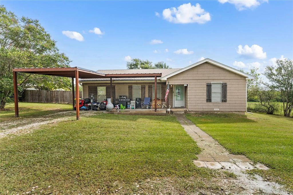 309 S Fairpark Street, Riesel