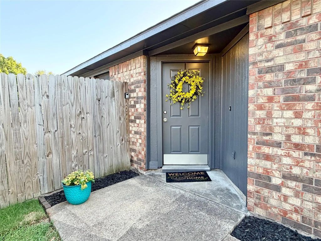 211 E Stone Circle, Wylie