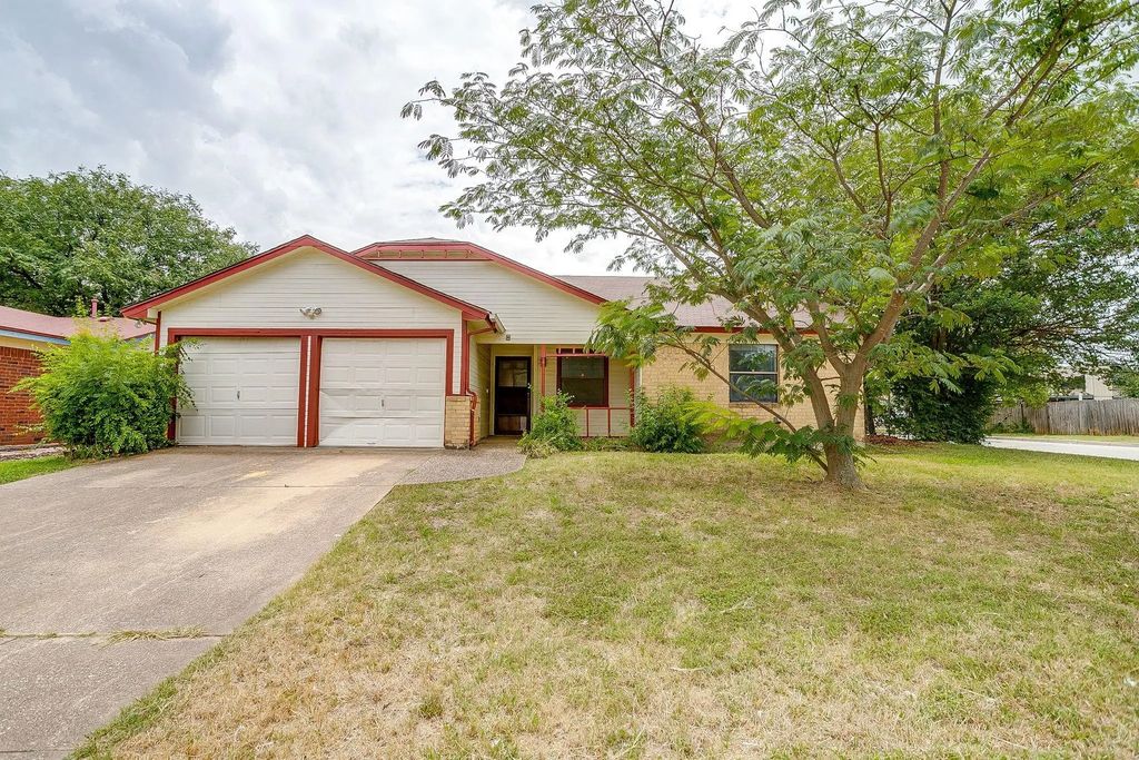 5745 Springtide Drive, Fort Worth