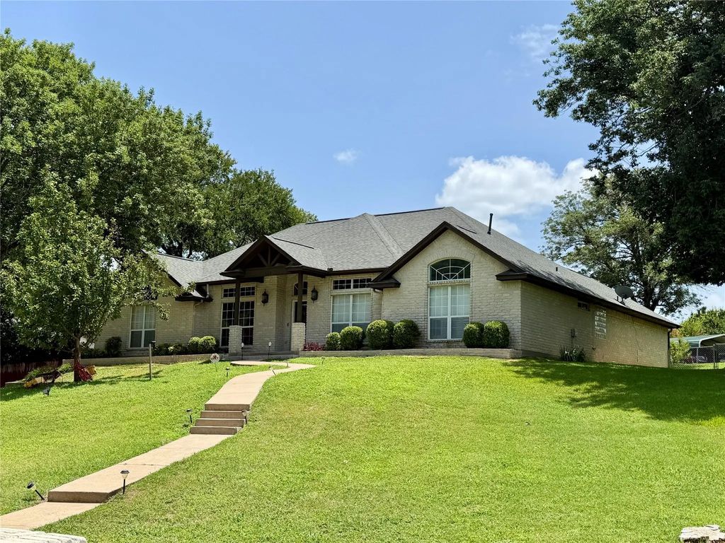 110 Pecan Valley Lane, Waxahachie