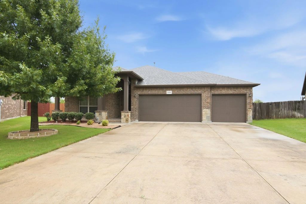 2444 Half Moon Bay Lane, Fort Worth