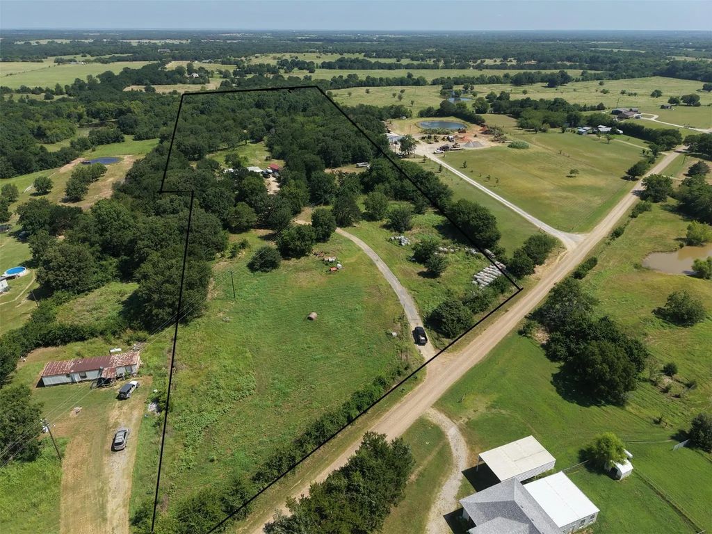 3700 County Road 4040, Whitewright