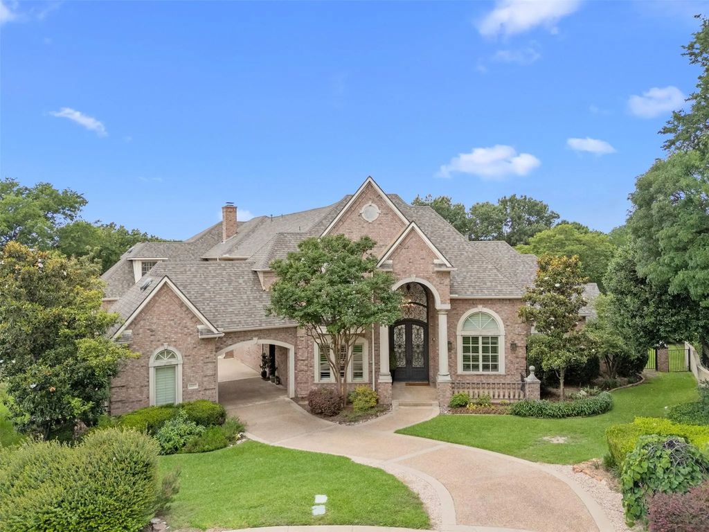6605 Wood Hollow Court, Plano