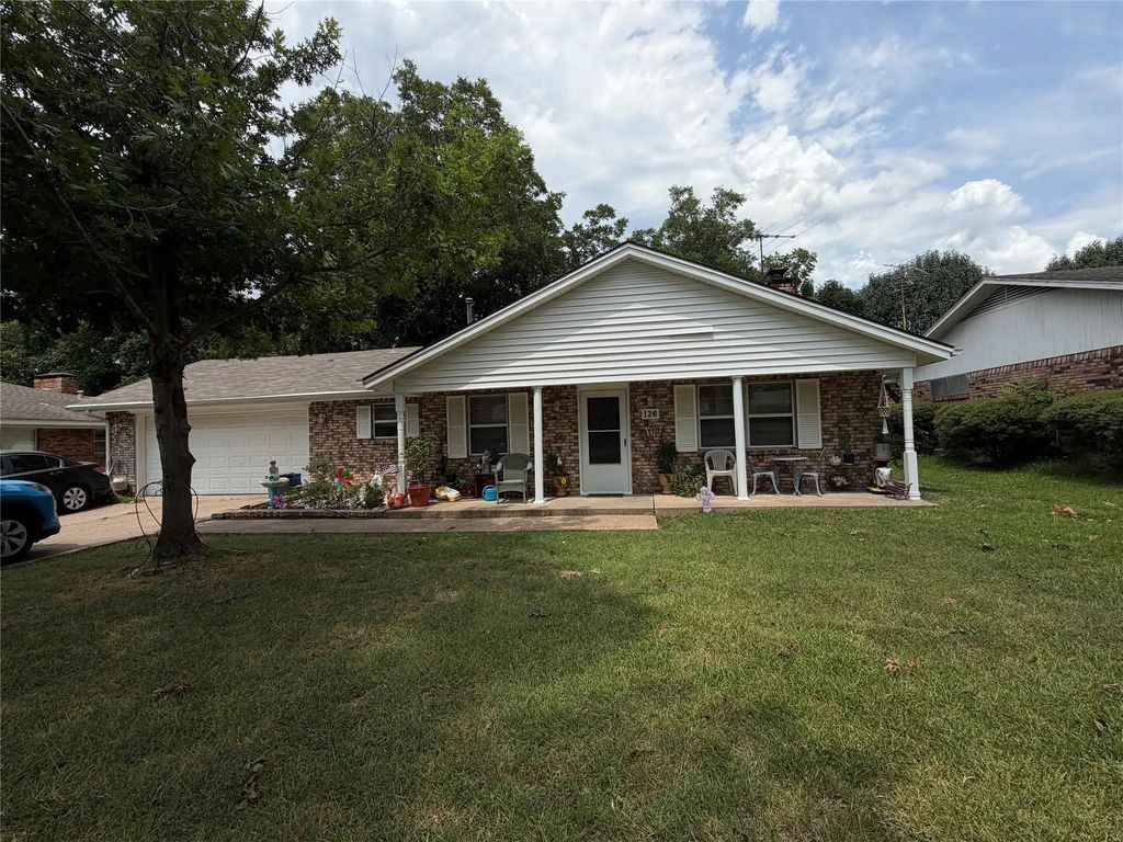 126 Poinsettia Circle, Terrell