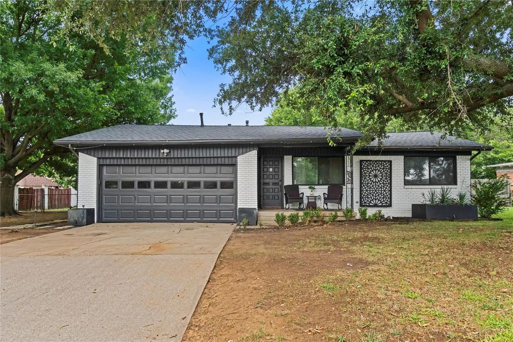 8128 Newman Drive, North Richland Hills