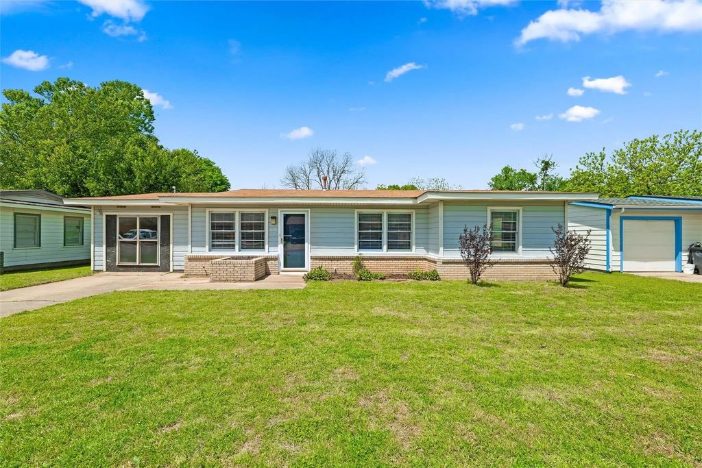 1308 Rose Avenue, Cleburne