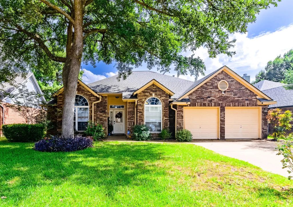 2206 S Branch Drive, Arlington