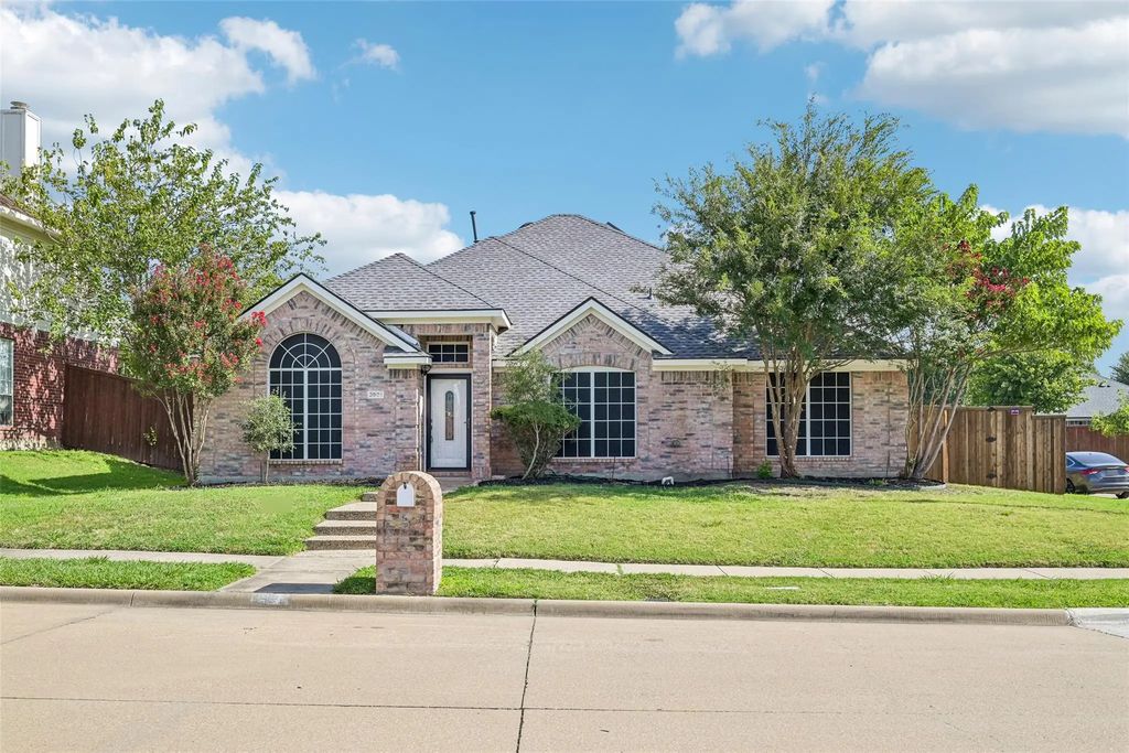 3901 Rolling Hills Drive, Plano