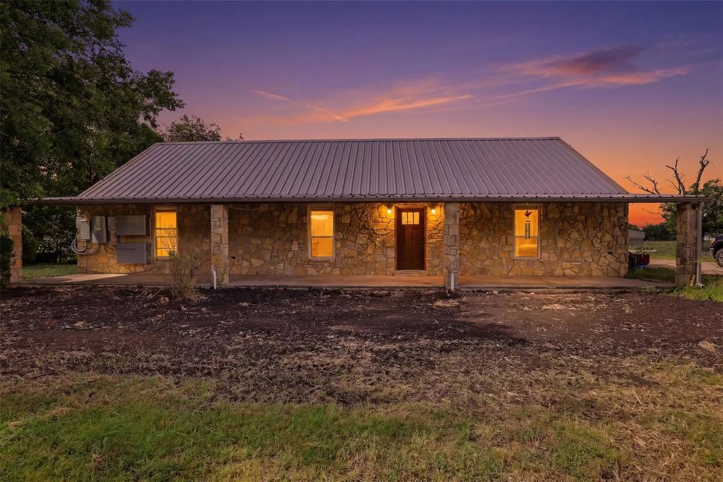 5377 Fm 219 W, Carlton