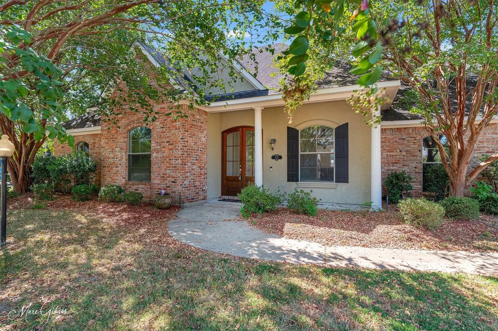423 Hidden Oaks Circle, Shreveport