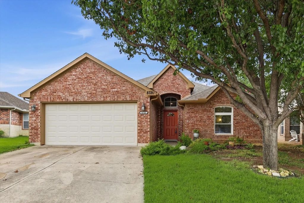 8720 Lariat Circle, Fort Worth