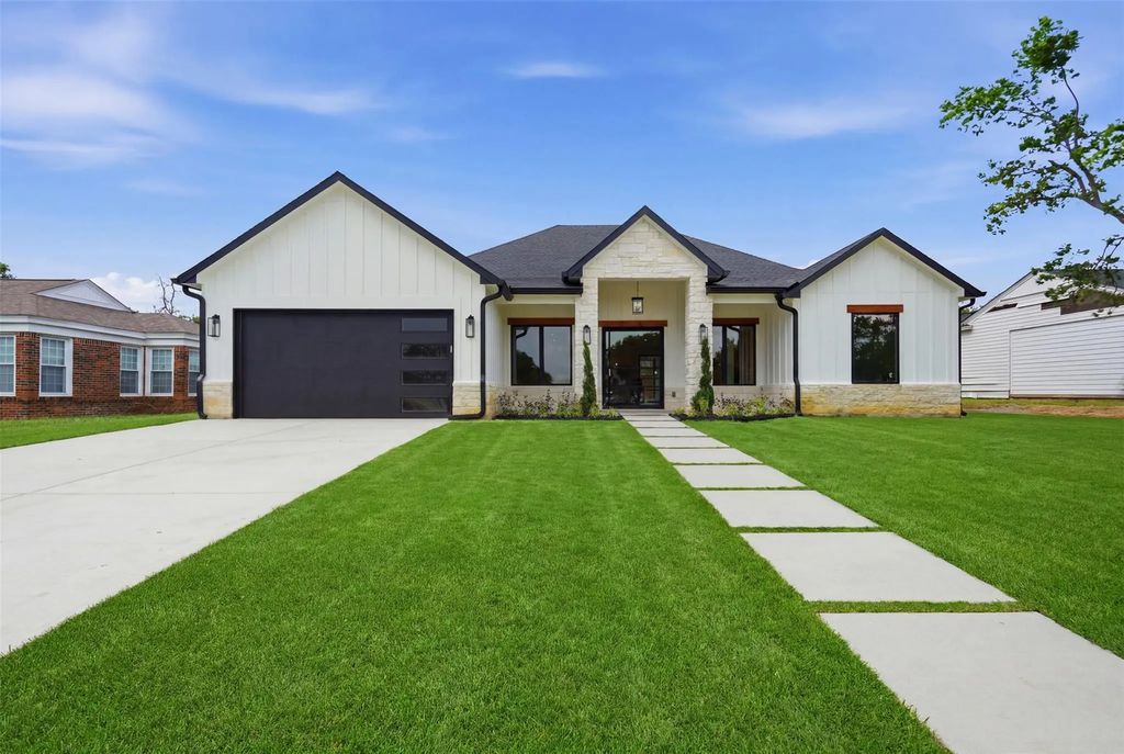 6404 Camp Bowie Boulevard, Fort Worth
