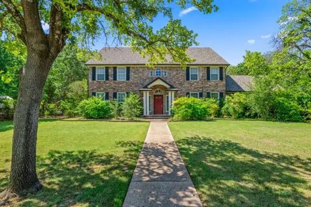 150 Creekside Drive, Double Oak