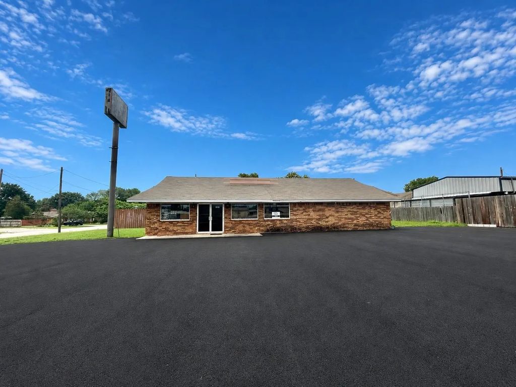 1910 E Highway 82, Gainesville