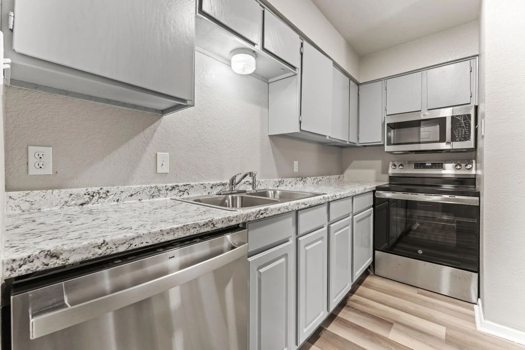 2512 Windy Pine Lane, Arlington