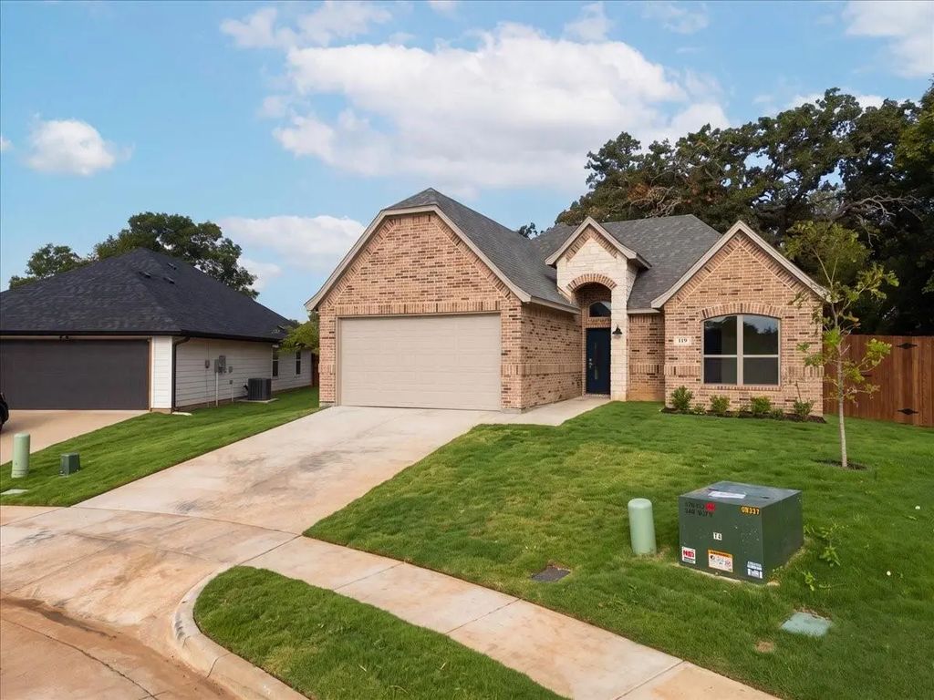 119 Clover Circle, Weatherford