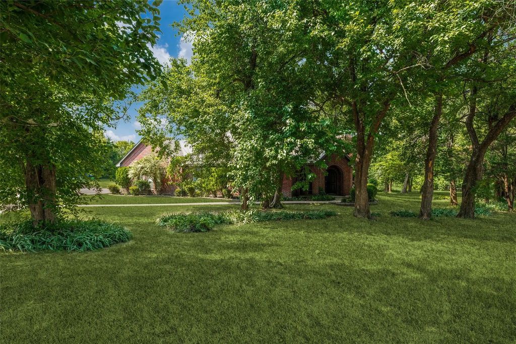 305 Cedar Hill Circle, Lowry Crossing