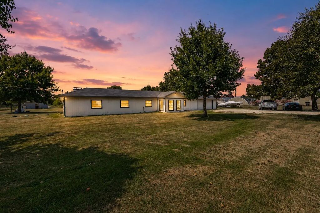 7400 County Road 131a, Terrell