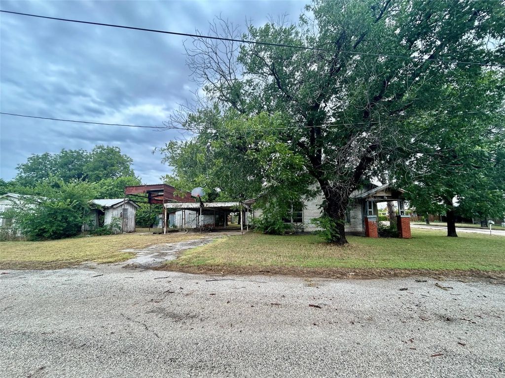 501 W 12th Street, Coleman