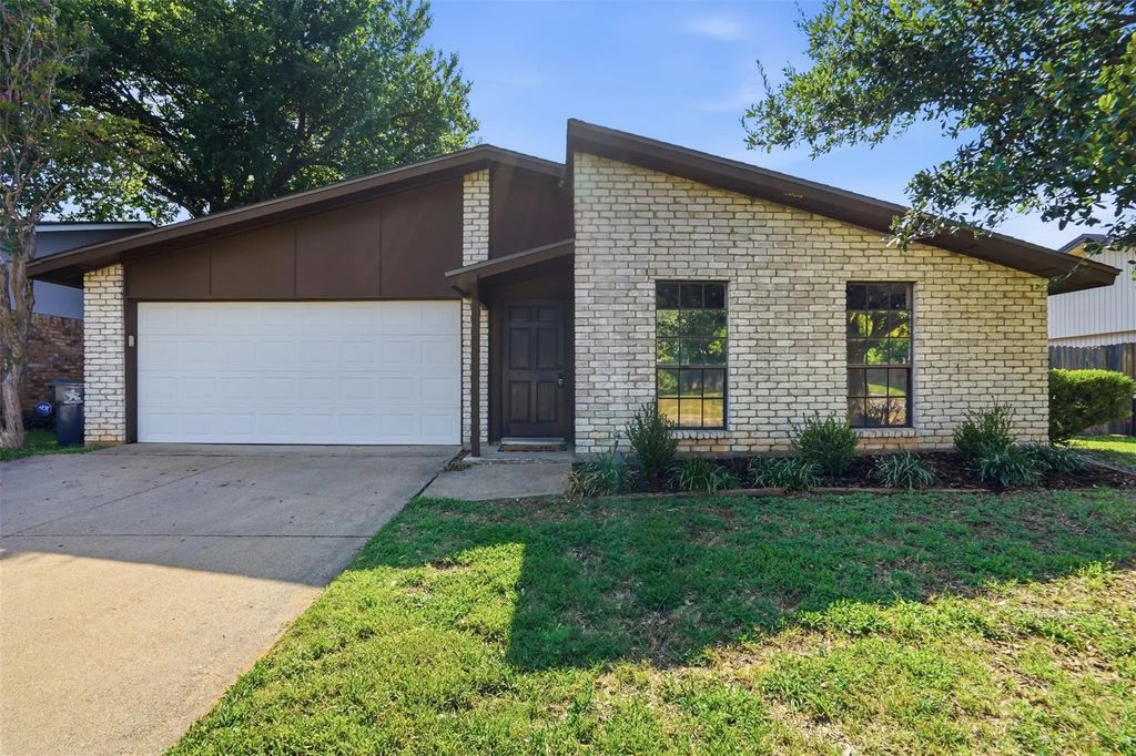 2711 Treeview Drive, Arlington