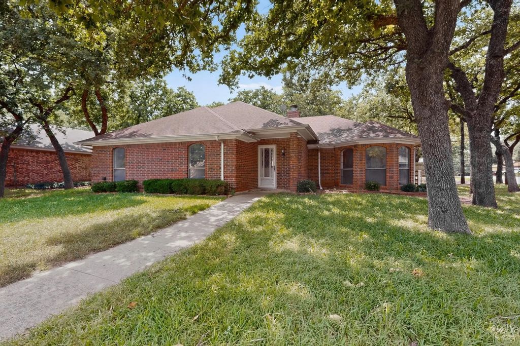 7517 Crosstimbers Lane, North Richland Hills