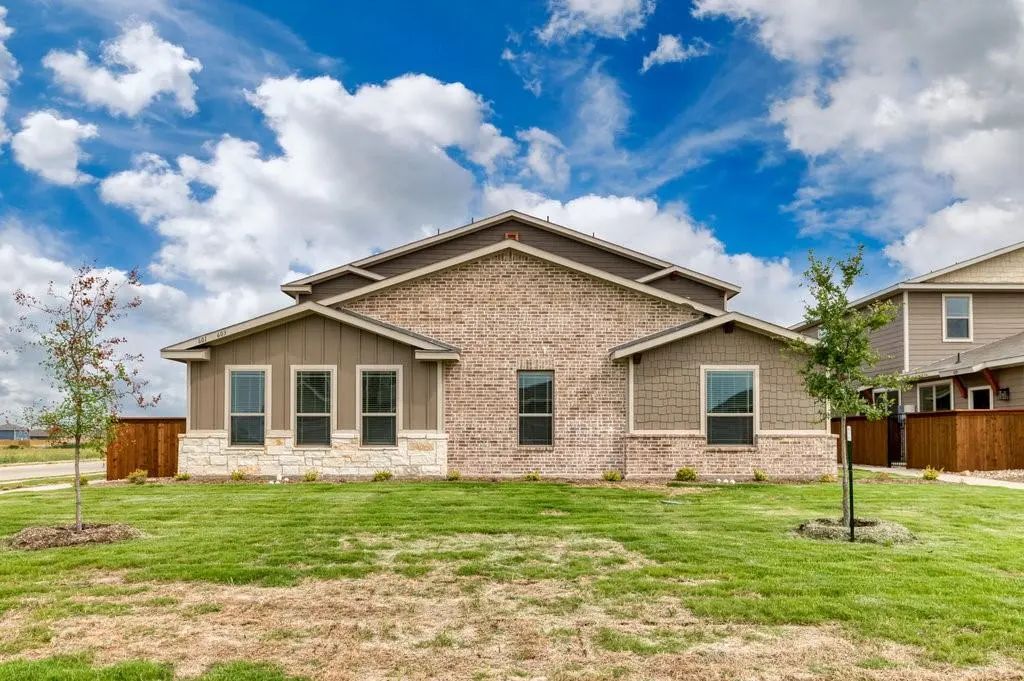 605 Harvest Moon Drive, Venus